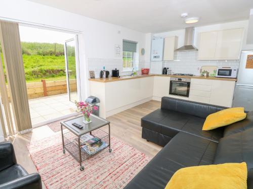 6 Yarmouth Cottages - image 12