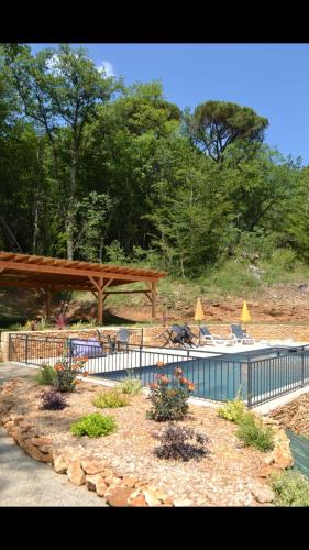 Le Chalet avec Spa De La Salamandre gîte à louer Ville Neuve
