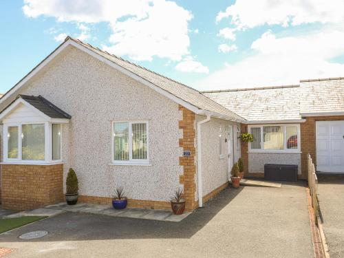 Encillion, 23 Garreglwyd, , North Wales