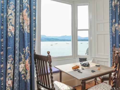 Gadlys House - Waters Edge in Бомарі