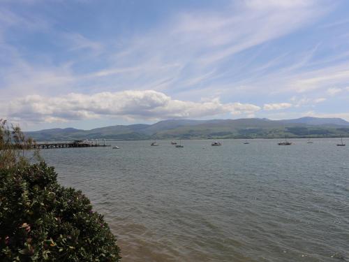 Gadlys House - Waters Edge - image 11