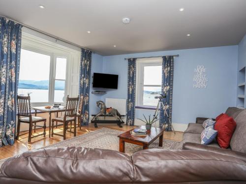 Gadlys House - Waters Edge - image 6