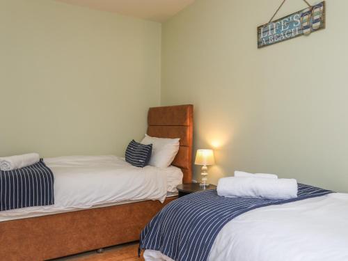 Gadlys House - Waters Edge - image 7