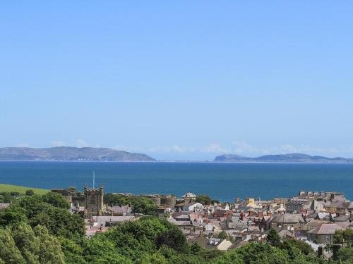 Gadlys House - Waters Edge in Бомарі