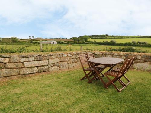 Old Chapel Cottage - image 2