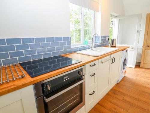 Well House Farm Flat 2 - image 5