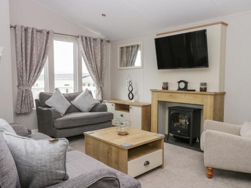Cayton Pines - image 5