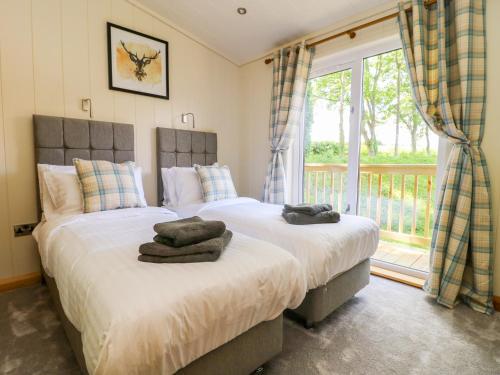 Robin Lodge - image 5