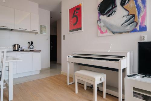 Modern Apartment Across the Ponds by BookingHost, Varšava (fotografie 6)