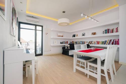 Modern Apartment Across the Ponds by BookingHost, Varšava (fotografie 5)