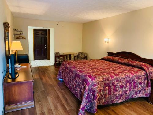 Landmark Inn near Gatlinburg-Pigeon Forge Airport