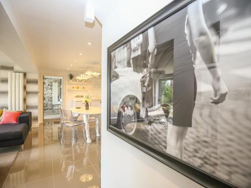 Shutts House Garden Apartment - image 9