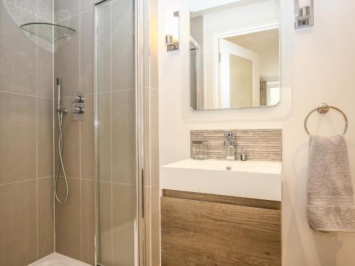 Shutts House Garden Apartment - image 12