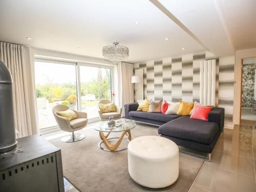 Shutts House Garden Apartment - image 3