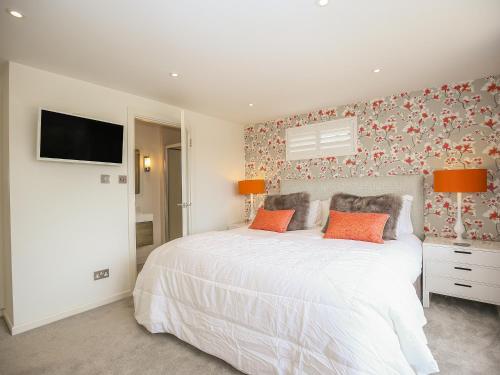 Shutts House Garden Apartment - main image