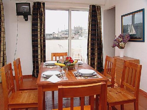 Apartamentos Turisticos Regina Located in Albufeira Centro, Apartamentos Turisticos Regina is a perfect starting point from which to explore Albufeira. Featuring a satisfying list of amenities, guests will find their stay at the pr