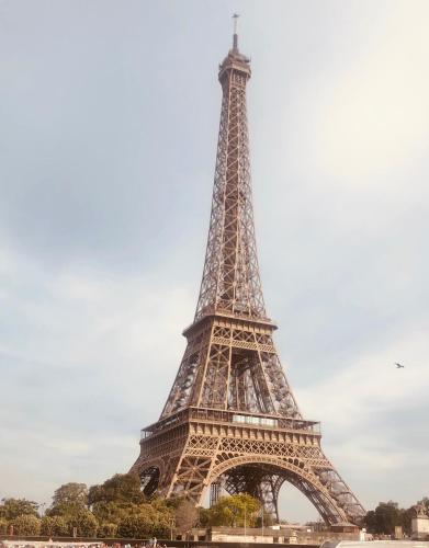 Au pied de la tour Eiffel Trocadéro, Parigi