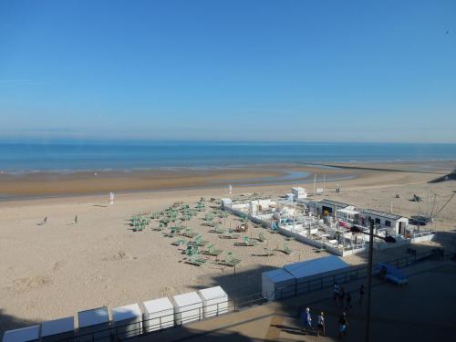  toplocatie Middelkerke frontal sea view, Pension in Middelkerke