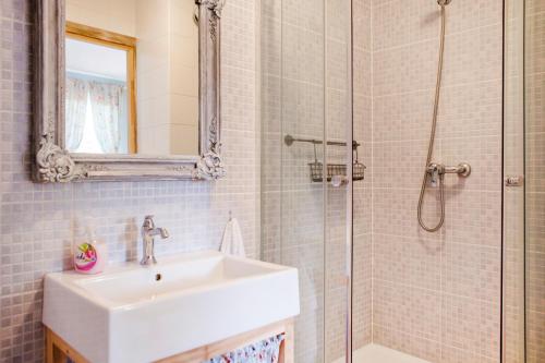 2 bedrooms, 4 beds