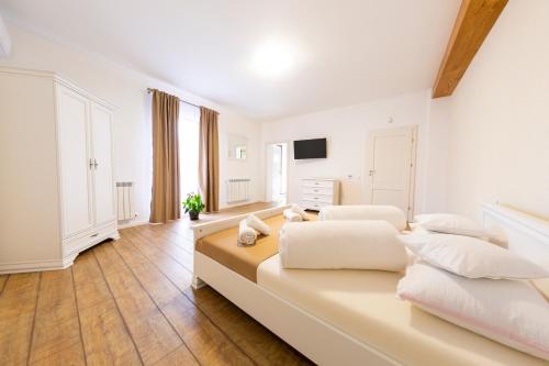 Casa cu Nuc Room Type - Superior King Room