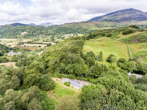 Hilltop Cottage/ Penrhiw