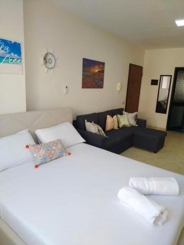 Eva’s Apartment - image 4