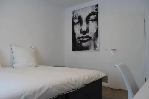 Singapore·CHILLINGHOUSE # 7, 3 Min.vom ICE,NETFLIX in Siegburg, Deutschland
