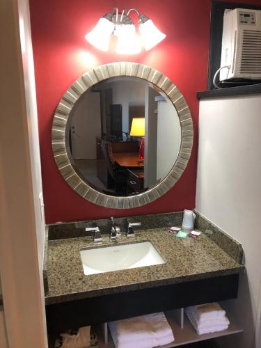 Viking Motel - image 9