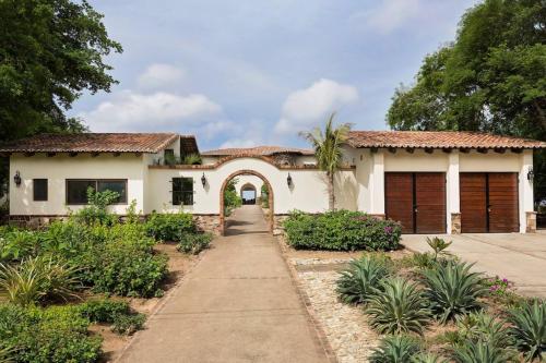 Fort Walker (Beachfront House)