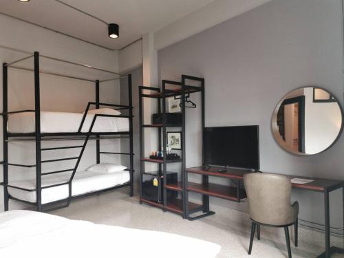 Family Room image 3