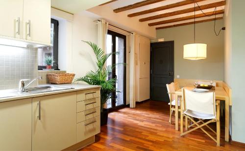 Inside Barcelona Apartments Esparteria - main image