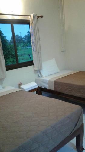 2 twin beds