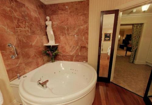 ห้องน้ำ, Harvey's Point in ดันเนกอล