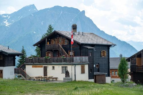 Gruppenhaus im Walliser Alpstyle