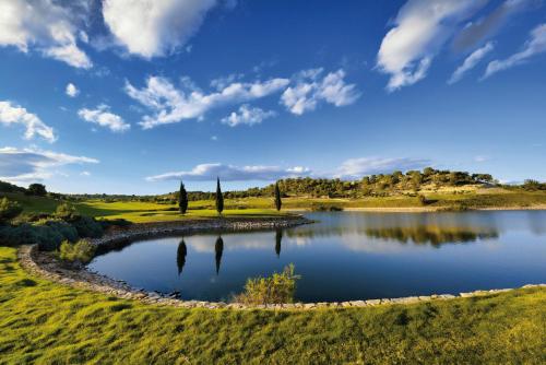 . Las Colinas Golf & Country Club Residences