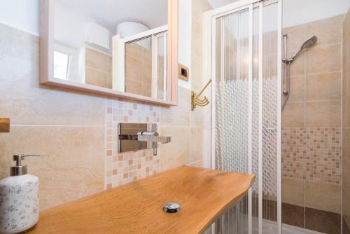 Zuhanyzó, Solmar, Apartment with big terrace near nature in Ankaran