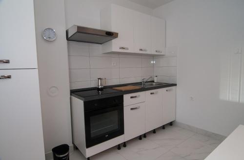 New renovated apartment 15 min from beach on foot