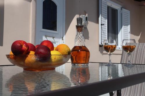  Casa di Nona- the house of hospitality in Pigadhákia