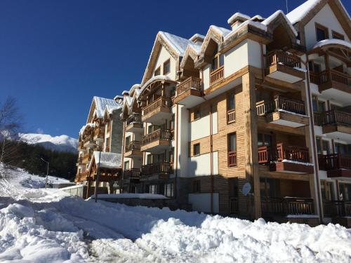 Apartment with Mountain View image 5