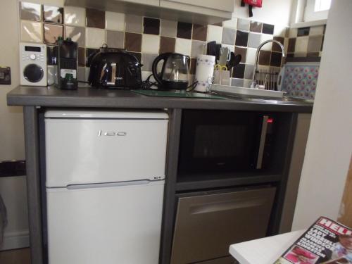Auntie Bett's - Cosy Double Bedded Ensuite Room with Mini Kitchen in Churchstow