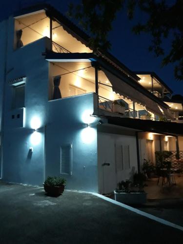  karavagelis rooms in Rovies