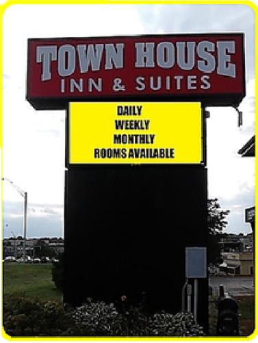 . Townhouse Inn & Suites Omaha