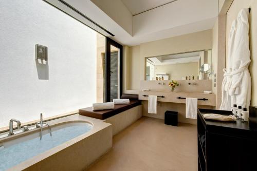 211196463 Verdura Resort