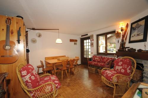  ALTIDO Rustic Apt for 4 with Parking Nearby Ski Lifts in Courmayeur
