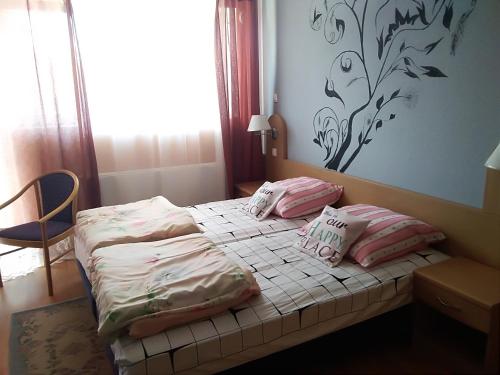 2 twin beds