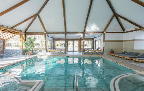 Peldbaseins, San Francisco Lodge in San Estebana