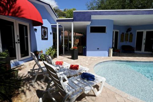 Fantasy Island Inn, Caters to Men in Fort Lauderdale, USA