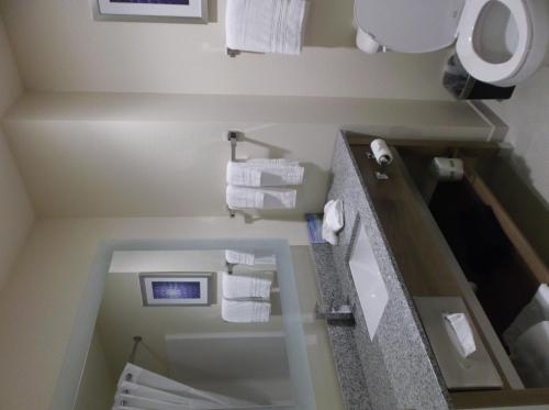 One-Bedroom King Suite - Accessible/Non-Smoking