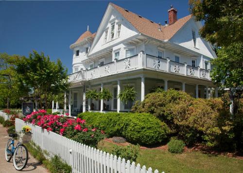 White Doe Inn Bed & Breakfast - 숙소 외관