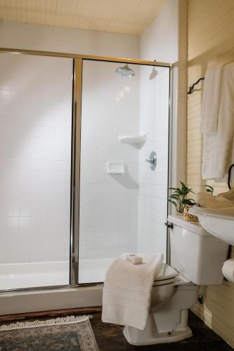 The Mast Farm Inn - image 3